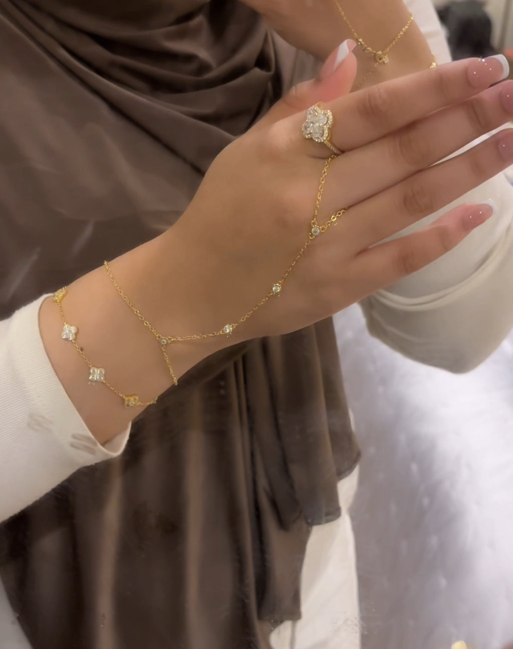 Sabaa Hand Chain
