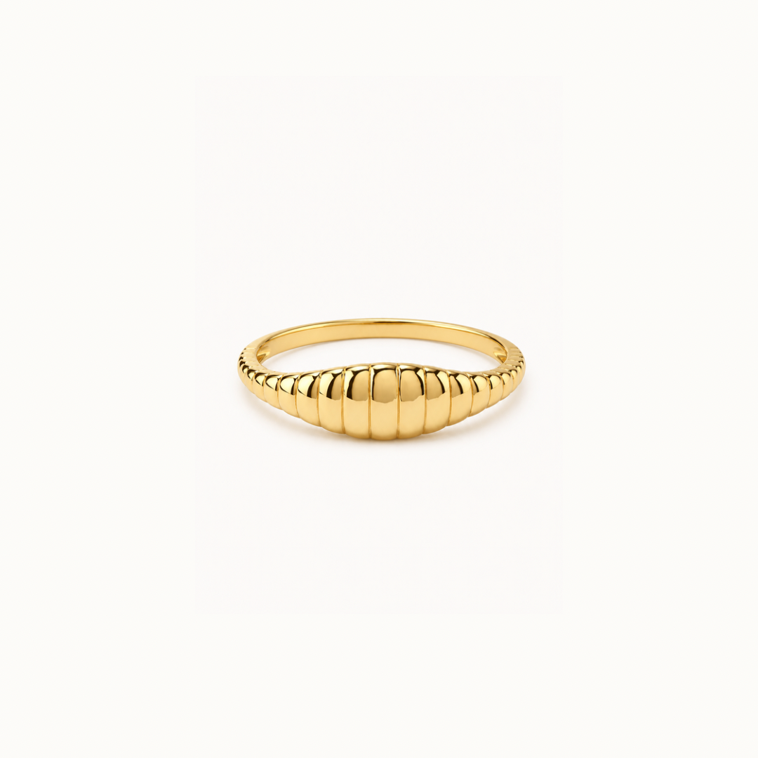 Zeenah Ribbed Signet