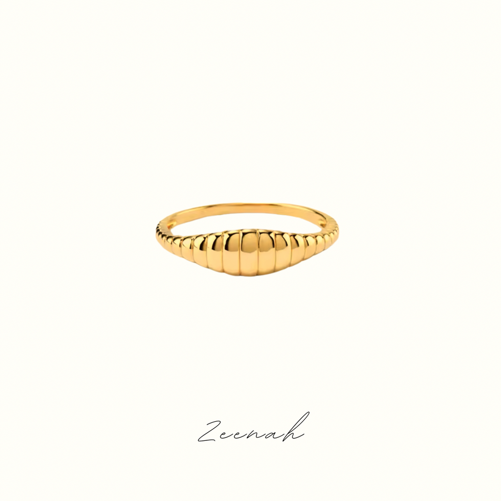Zeenah Ribbed Signet