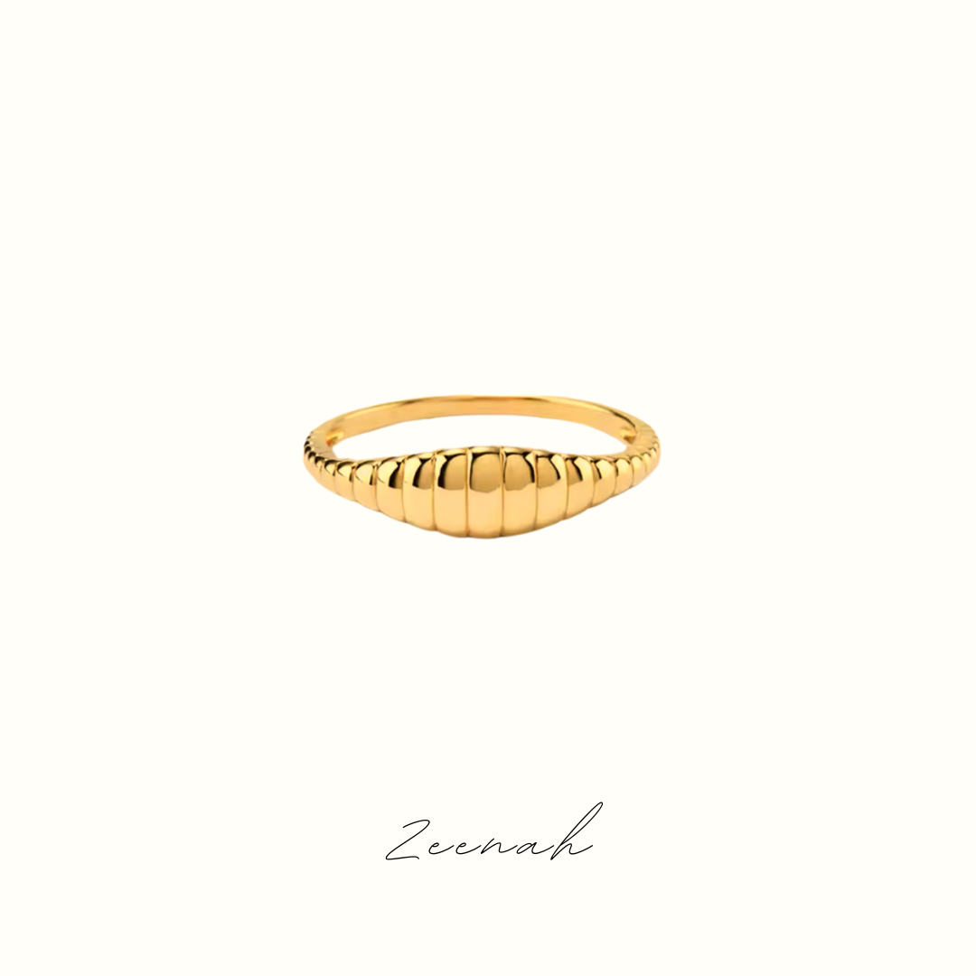 Zeenah Ribbed Signet